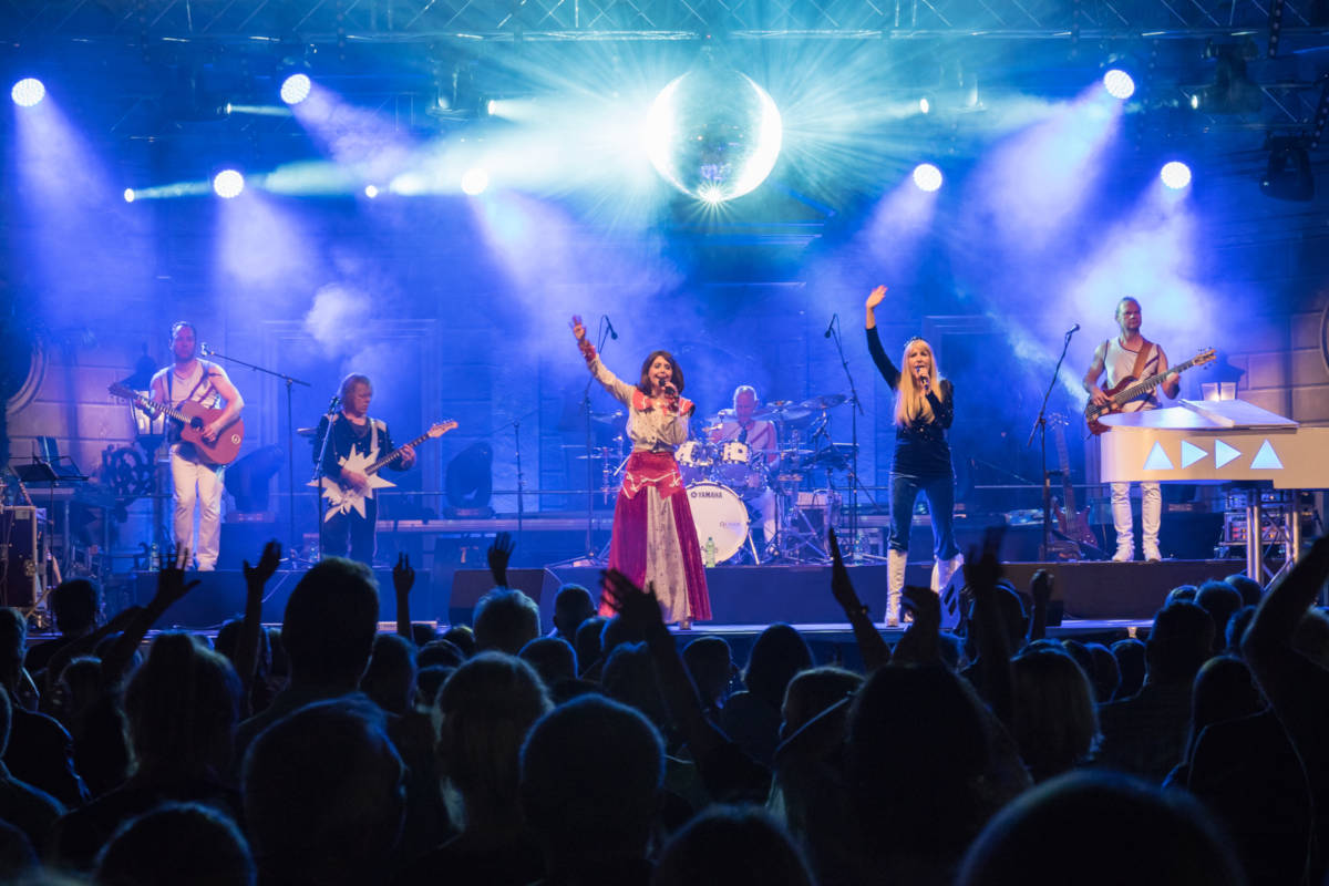 Foto der ABBA Coverband bei einem Konzert