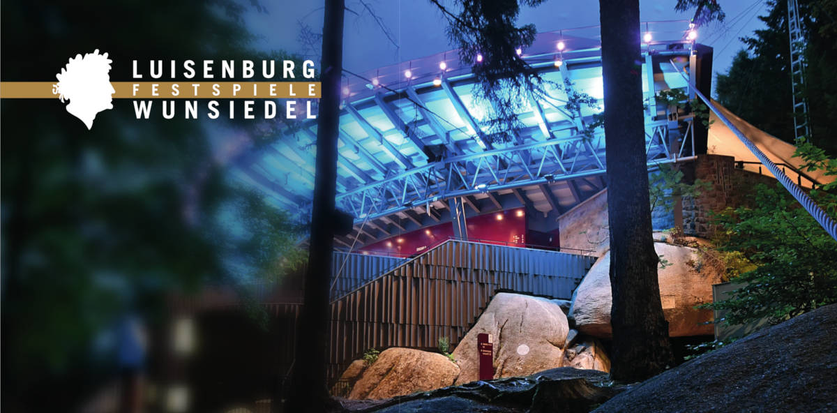 Eingangsbereich Luisenburg bei Nacht