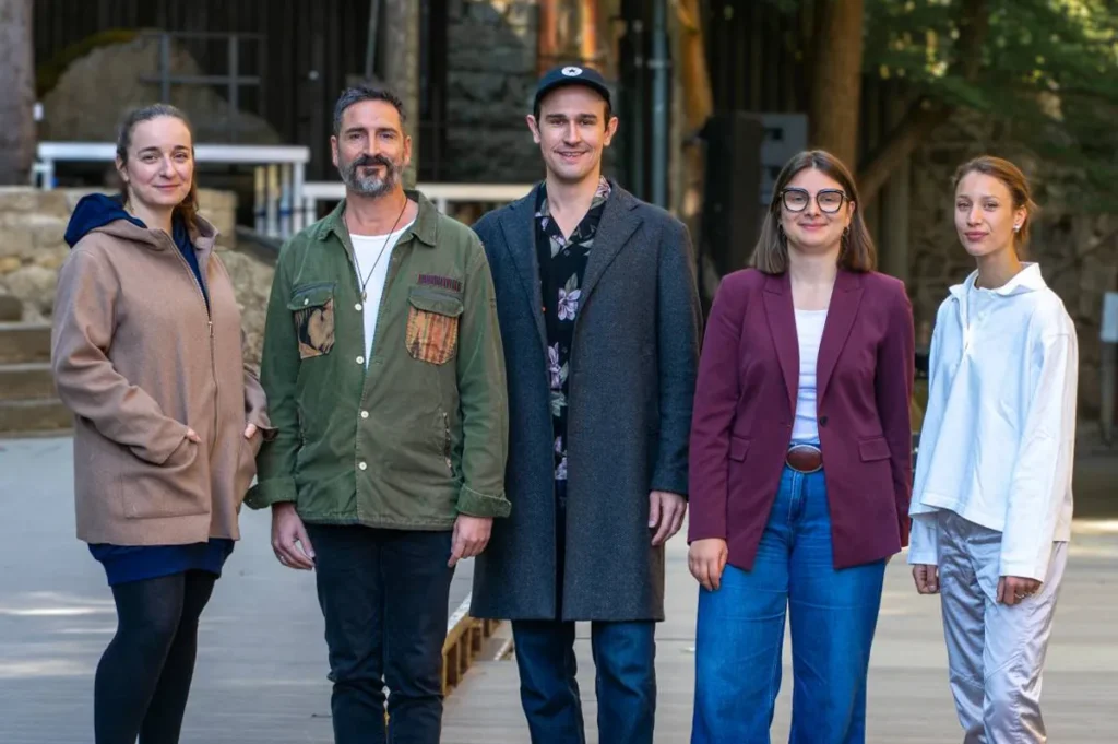 Alexandra Marinescu, Torsten Ankert, Markus Hareter, Helene Geiser, Lara Nikola Roth, (Jonas Endris) Inspizienz: Andrea Grünewald-Borrás, Victoria Voigt, Alexandru Weinberger-Bara