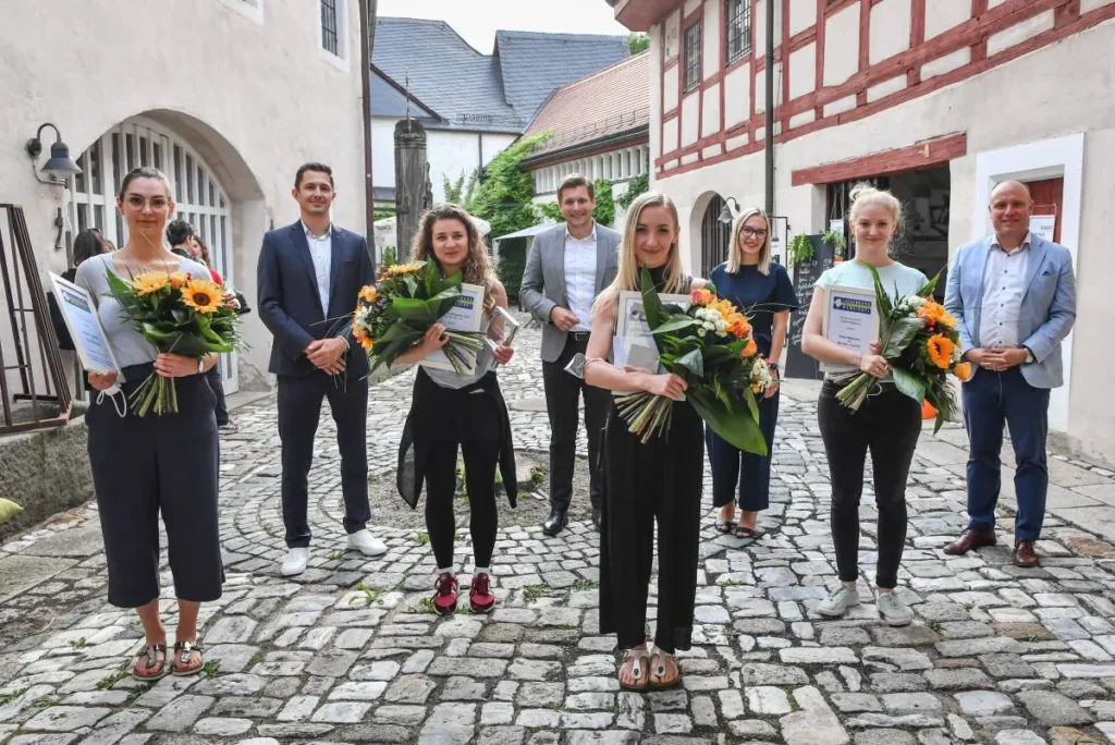 Gruppenfoto der Laudatoren und Preisträger der Luisenburg-Preise 2021