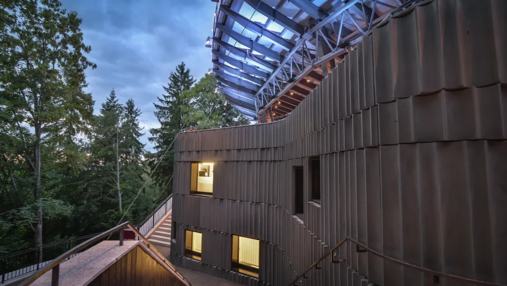 Fassade und Außenansicht der Luisenburg