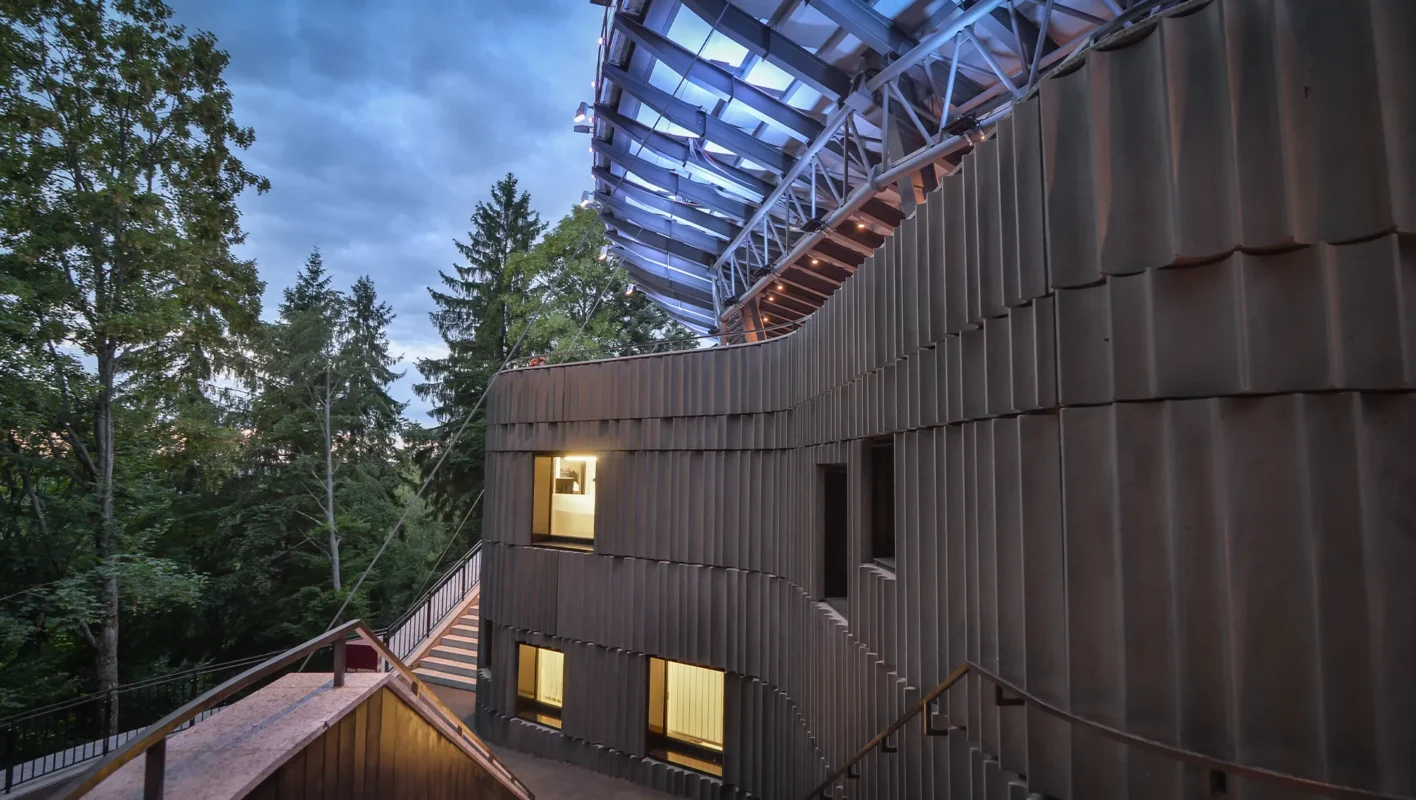 Fassade und Außenansicht der Luisenburg