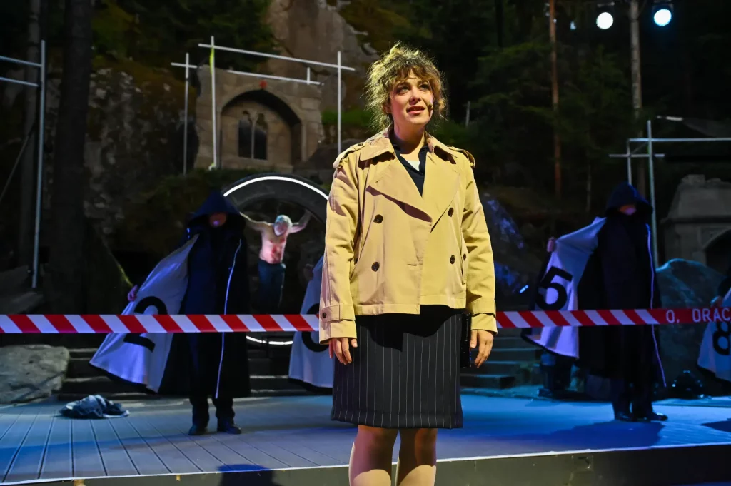 Bernadette Leopold und Ensemble