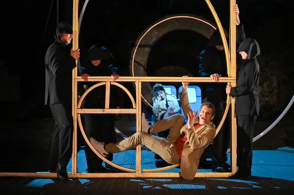 Bernadette Leopold, Sebastian Kaufmane und Ensemble