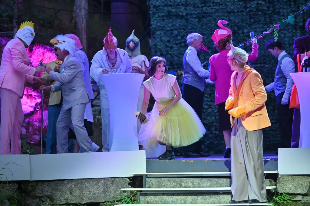 Nora Schulte, Max Gehrlinger und Ensemble