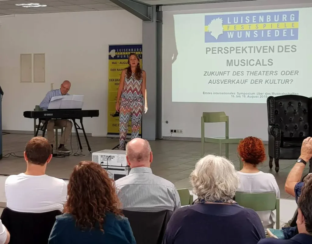 Sanni Luis mit einer musikalischen Einlage