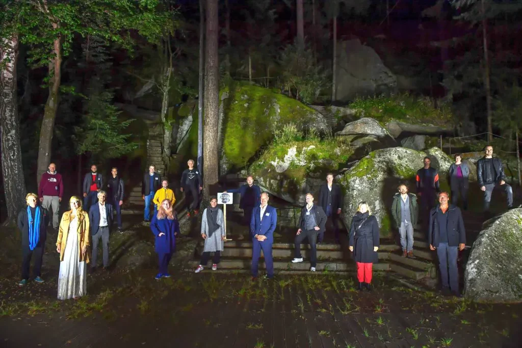 Die Teilnehmer:innen des Showcase am Abend in der Felsenbühne 2020