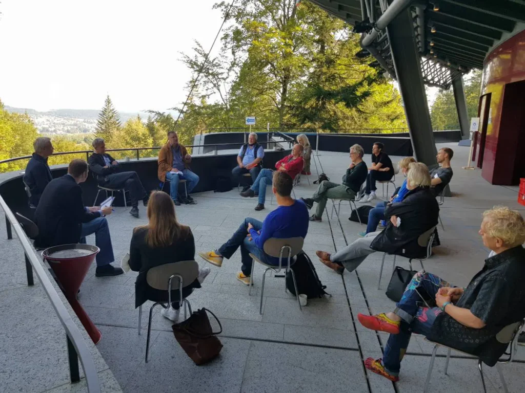 Gruppendiskussion im Oberen Foyer