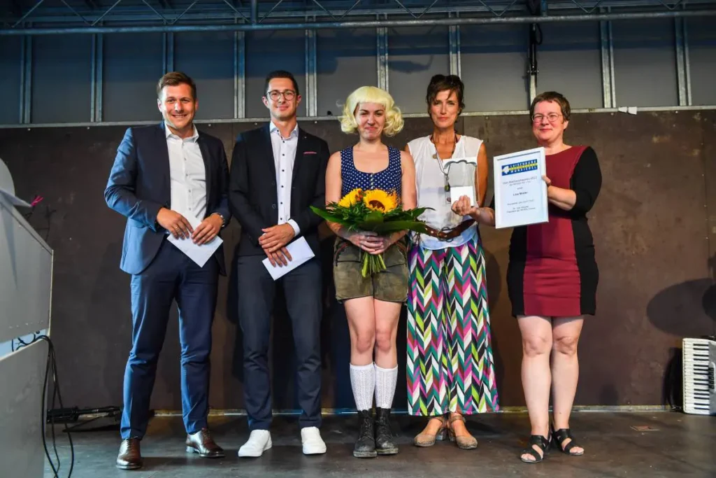 Bürgermeister Nicolas Lahovnik, Daniel Lottes, Preisträgerin Lisa Mader, Julia Bremermann und Birgit Simmler