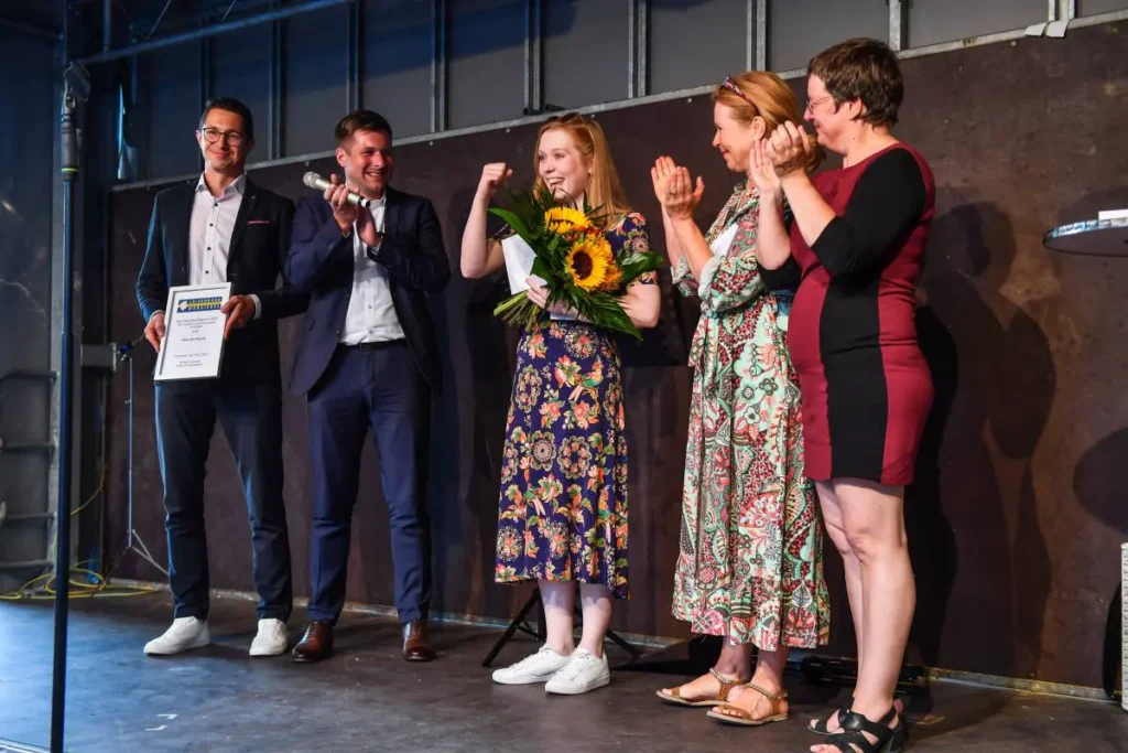 Daniel Lottes, Bürgermeister Nicolas Lahovnik, Preisträgerin Henricke Starck, Marion Kracht und Birgit Simmler