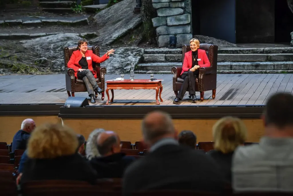 Birgit Simmler im Dialog